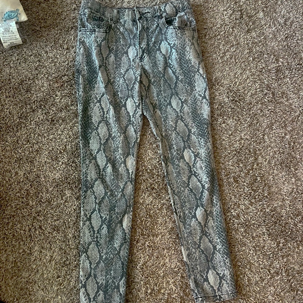 Snake skin jeans stretchy fit!! From express never worn!